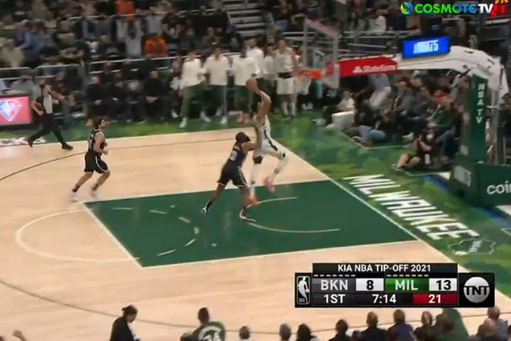 Γιάννης Αντετοκούνμπο: Εντυπωσιακό κάρφωμα και φάουλ στον αιφνιδιασμό κόντρα στους Νετς