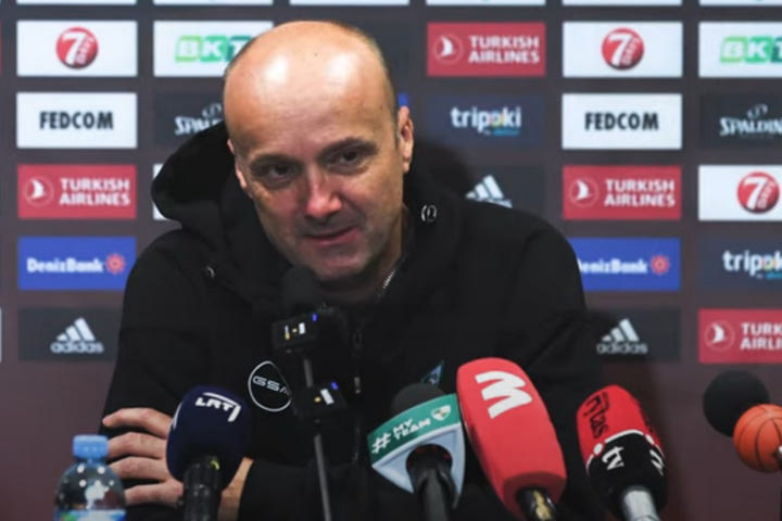 Ζντοβτς: “Δουλεύω με τον εαυτό μου και δεν είχα εκρήξεις τα τελευταία χρόνια, όταν το παρατραβάω πρέπει να απολογούμαι”
