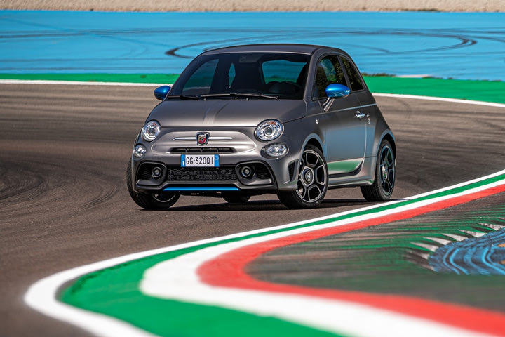 Abarth F595: Από τις πίστες της Formula 4 στους Ελληνικούς δρόμους με 165 ίππους