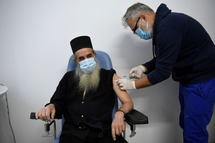 Άγιον Όρος: Οι γέροντες επικαλούνται πίστη στον Θεό – αλλά και σε επιστήμη και  εμβόλιο. Ισχυρό μήνυμα υπέρ του εμβολιασμού από γέροντες στον Άθω