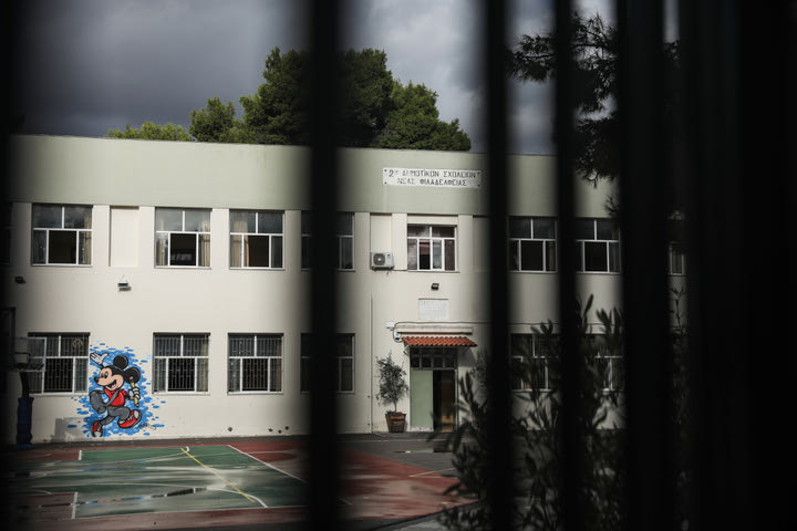 Παιδιά αρνητών του κορονοϊού έχουν να πάνε στο σχολείο έως και δύο χρόνια – Αυξάνονται τα «κρούσματα» σε όλη τη χώρα