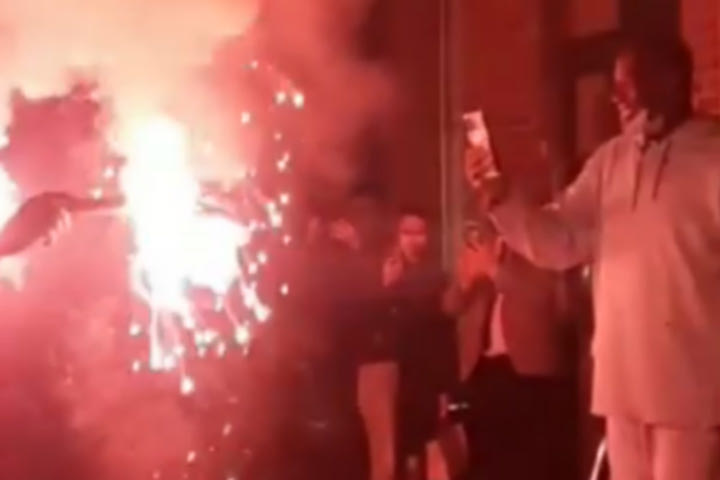Ηρακλής: Οι οπαδοί του “Γηραιού” αποθέωσαν τον Ντέιβιντ Ίνγκραμ με καπνογόνα και συνθήματα