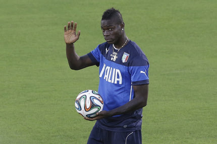 Ο Μπαλοτέλι “σκόραρε” με τα νέα τατουάζ που έκανε στο πρόσωπό του