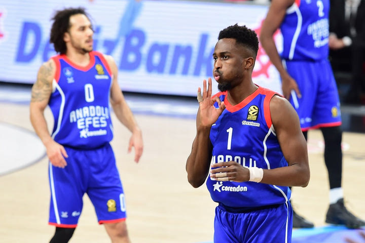 Αναντολού Εφές – Φενέρμπαχτσε 84-79: Μεγάλος Μπομπουά, καθάρισε μαζί με τον Λάρκιν