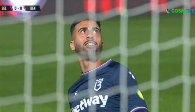 Η Μπελενένσες των εννέα παικτών έβαλε αυτογκόλ στα 25” κόντρα στην Μπενφίκα