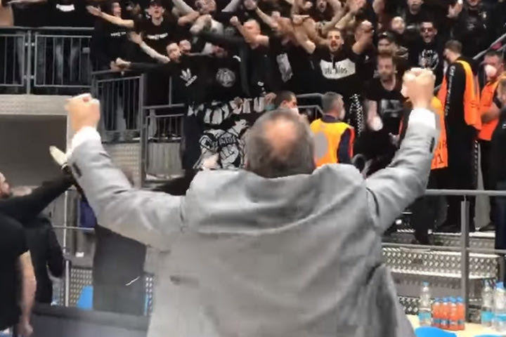 ΠΑΟΚ: Ο Θανάσης Χατζόπουλος, έδωσε το σύνθημα στην εξέδρα μετά την νίκη επί της Νίμπουρκ