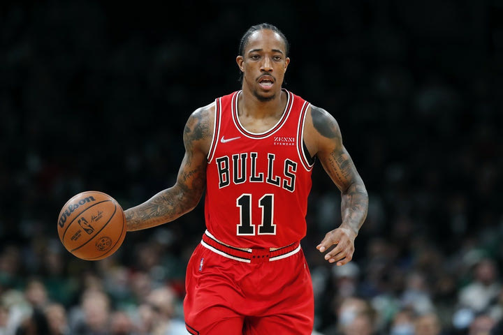 NBA: Ο ΝτεΡόζαν εκτέλεσε με 40άρα τους Σπερς, νίκη με 120-109 των Μπουλς