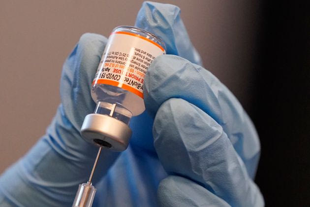 Pfizer, BioNTech και Moderna βγάζουν πάνω από 1.000 δολάρια το λεπτό χάρη στα εμβόλια