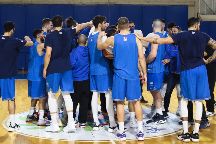 Εθνική Ανδρών: Με 14 παίκτες στο Νιούκαστλ για τον αγώνα με την Μεγάλη Βρετανία, εκτός ο Κουζέλογλου