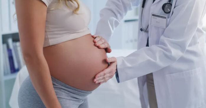 Πέντε μύθοι για το πώς το εμβόλιο επηρεάζει την εγκυμοσύνη και τη γονιμότητα