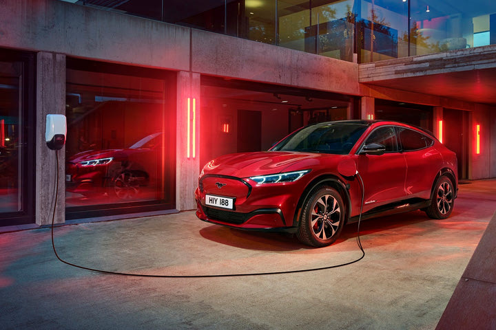 Κινούμαι Ηλεκτρικά: έως 8.000 € η επιδότηση για αγορά ηλεκτρικού αυτοκινήτου από τον Απρίλιο