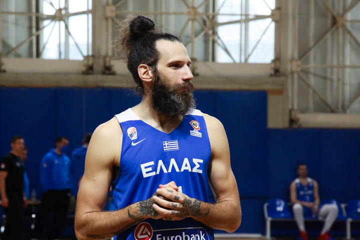 Η Εθνική στην πιο ευτυχισμένη πόλη, τα κάστρα που πέφτουν από μέσα και το πιλοτάρισμα του Μανωλόπουλου