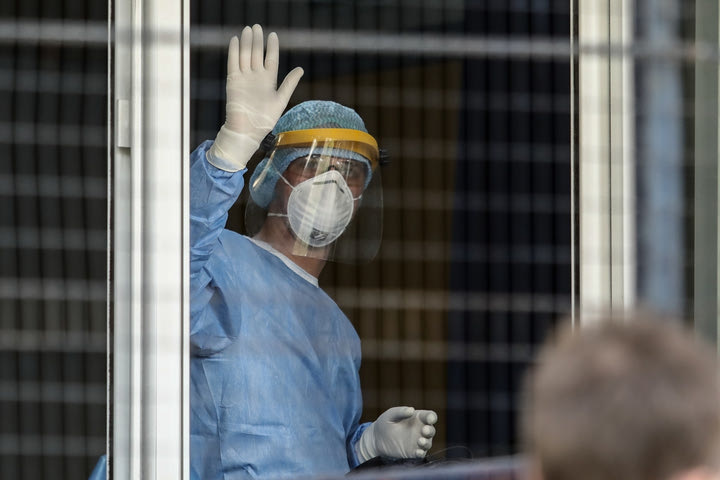 Κορονοϊός: Ρεκόρ με 8613 νέα κρούσματα σήμερα στην Ελλάδα – 46 νεκροί και 486 διασωληνωμένοι