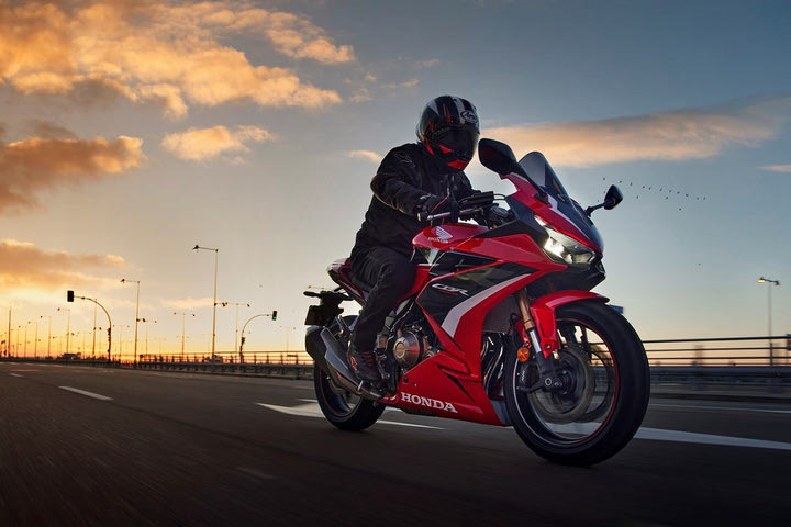 Νέα Honda CBR500R: Τι άλλαξε και ποια είναι η τιμή της