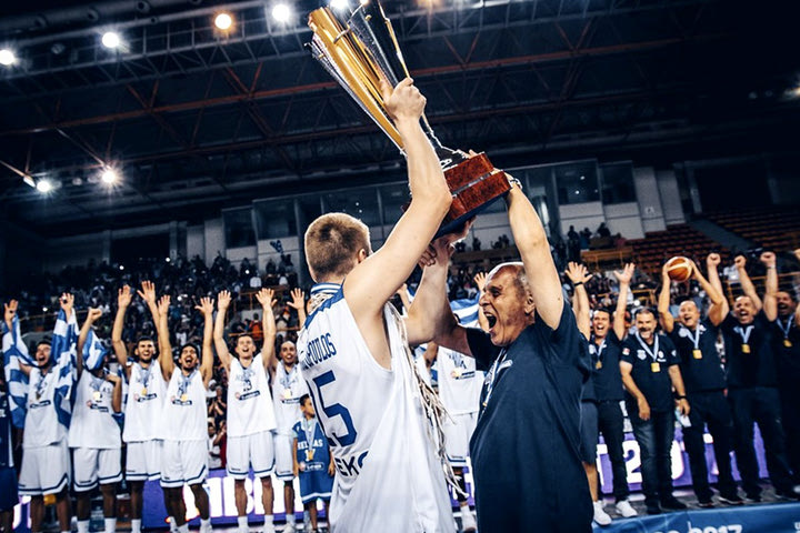Πέθανε ο Δημήτρης Καρβέλας