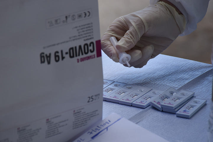 Στα ύψη και σήμερα νέα κρούσματα και νεκροί: Πόσα είναι, σύμφωνα με πληροφορίες