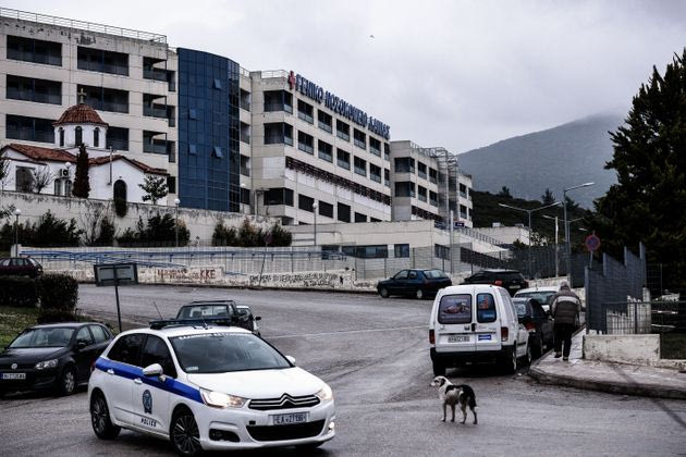 Λαμία: Ασθενής με κορονοϊό βγήκε γυμνή στους διαδρόμους του νοσοκομείου και επιτέθηκε σε γιατρούς