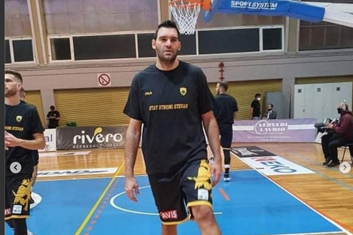 Η ΑΕΚ στο πλευρό του Στέβαν Γέλοβατς