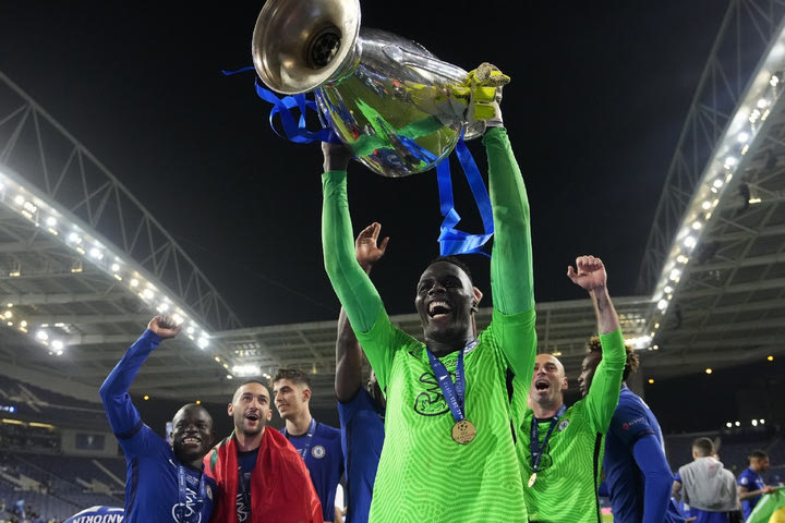 FIFA The Best: Ο Μεντί αναδείχθηκε καλύτερος τερματοφύλακας στους άνδρες, η Έντλερ στις γυναίκες