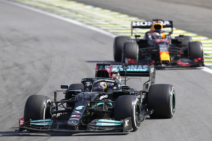 Formula 1: H Red Bull δεν ανησυχεί για τον κινητήρα “ρουκέτα” της Mercedes