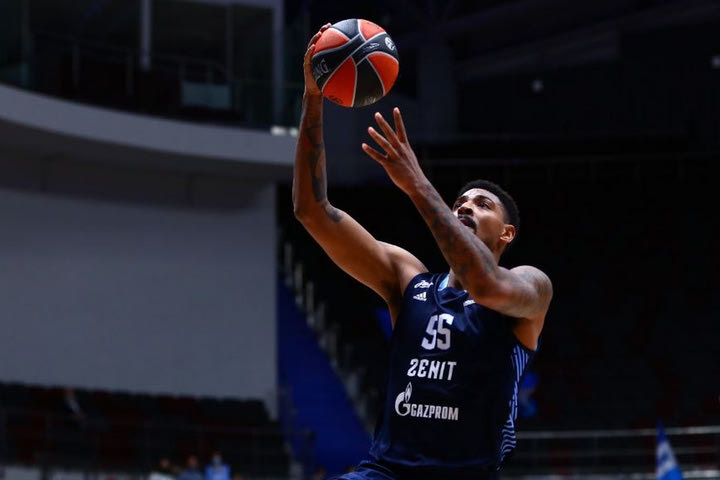Ζενίτ – Αρμάνι Μιλάνο 74-70: Οι παίκτες του Τσάβι Πασκουάλ έφτασαν τις πέντε σερί νίκες