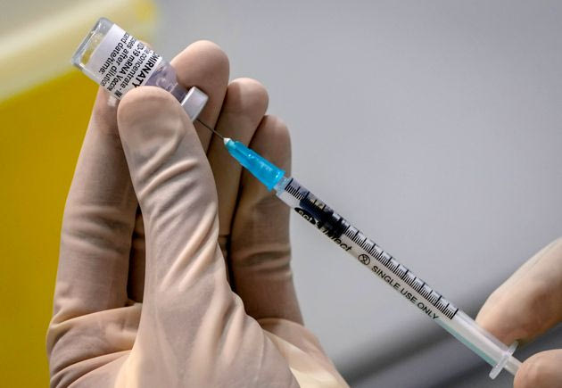 Πόσο πιθανό είναι να χρειαστεί και 4η δόση εμβολίου- Τι θα γίνει με τα πιστοποιητικά εμβολιασμού