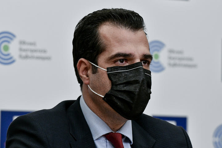 Πλεύρης: “Ποινές στις ομάδες αν δεν κάνουν χρήση της μάσκας οι φίλαθλοι”