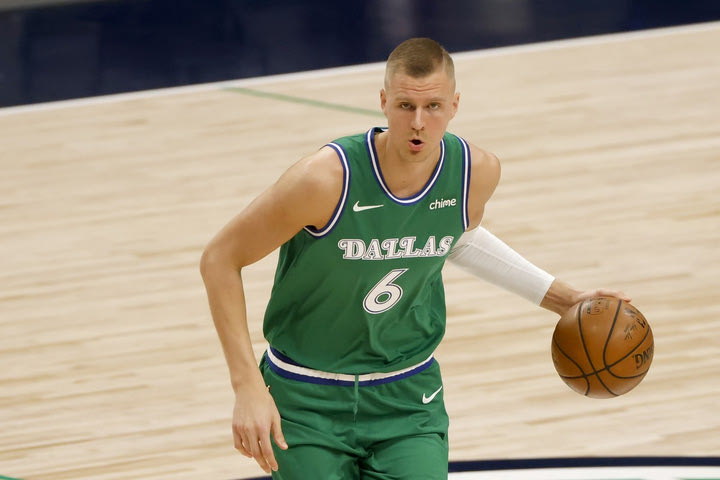 NBA: Ανησυχία για Πορζίνγκις στους Μάβερικς, πονάει στο δεξί γόνατο