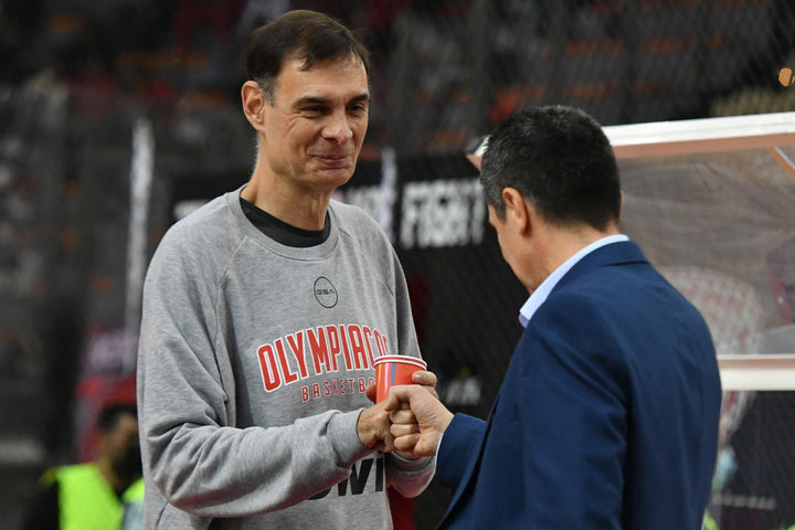 Ολυμπιακός – Παναθηναϊκός: Μπαρτζώκας και Πρίφτης είχαν σύντομη συνομιλία πριν από το ντέρμπι