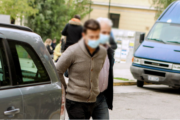 Προσωρινά κρατούμενος ο 35χρονος δάσκαλος τένις για αποπλάνηση μαθητριών