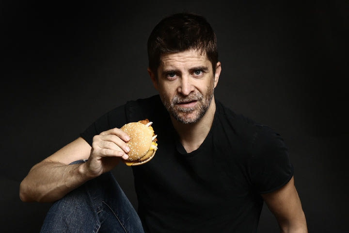 Τα McDonald’s παίζουν 30 χρόνια τώρα μεγάλη μπάλα στη ζωή μας