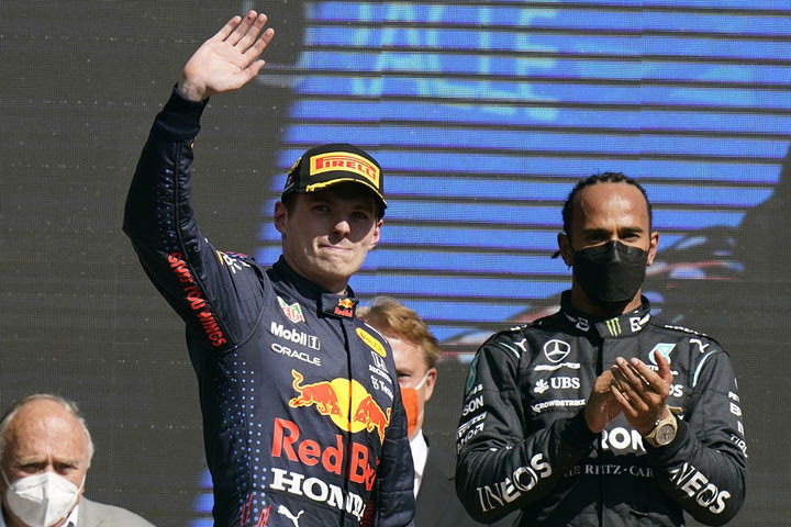 Formula 1: Η μάχη Χάμιλτον και Φερστάπεν έγραψε ήδη ιστορία