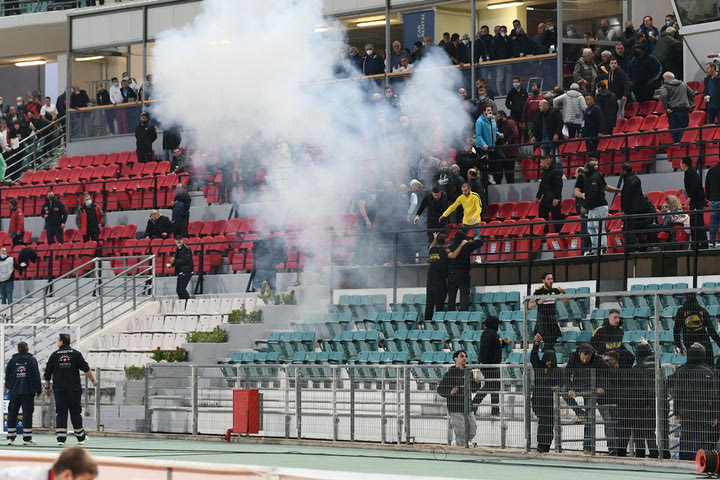 Super League Interwetten: Βαρύ πρόστιμο σε Βόλο και Άρη για τα επεισόδια στο μεταξύ τους ματς