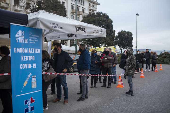 Ζήτηση-ρεκόρ για τρίτη δόση: 200.000 ραντεβού μέσα σε λίγες ώρες