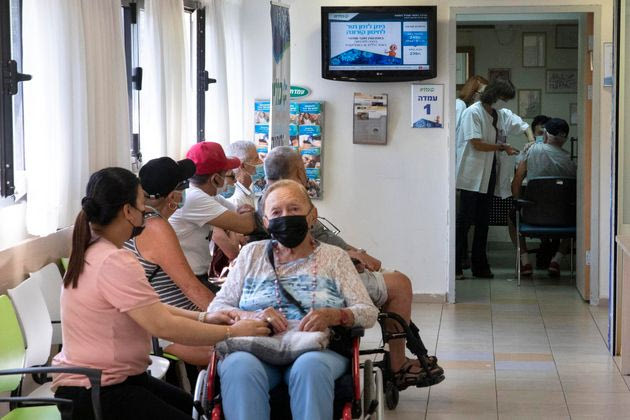 Ποια είναι η η πρώτη χώρα στον κόσμο που ανακοίνωσε τέταρτη δόση εμβολίου