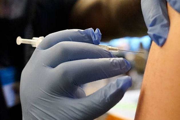 Εμβόλια δίχως τέλος: Τέταρτη δόση ενόψει, πριν ακόμη ολοκληρωθούν οι αναμνηστικές