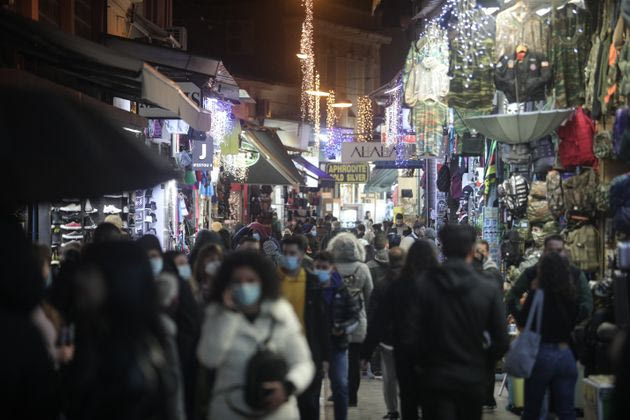 Προς νέο δυσθεώρητο ρεκόρ με κρούσματα κοντά στα 30.000 σήμερα – Τι αναφέρουν οι τελευταίες πληροφορίες