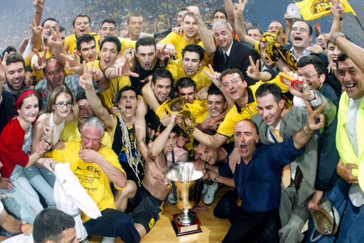2002: Το τελευταίο στέμμα της Βασίλισσας