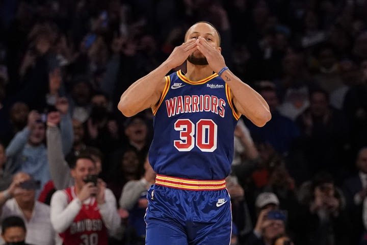 NBA: Ο Στεφ Κάρι ρέκορντμαν στα τρίποντα στην ιστορία της Λίγκας