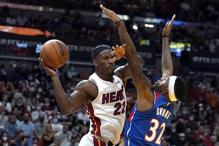 NBA, Τα αποτελέσματα της βραδιάς: Προελαύνουν οι Χιτ, νίκες για Σίξερς και Νικς