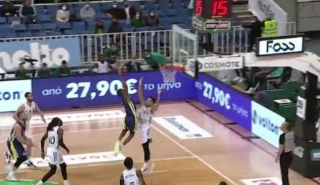 Ο Κάρτερ κάρφωσε και έβαλε στη φωτογραφία τον Κασελάκη