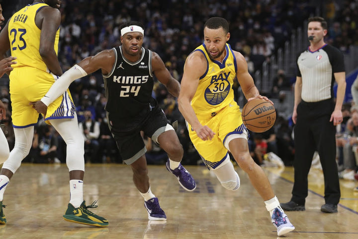 NBA: Νίκη των Γουόριορς επί των Κινγκς με 113-98, triple-double Γκριν και αποθέωση Κάρι