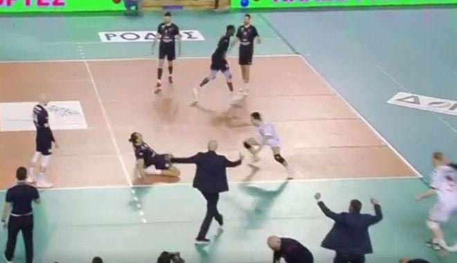 Το δραματικό φινάλε του τρίτου σετ στο Ολυμπιακός – Φοίνικας