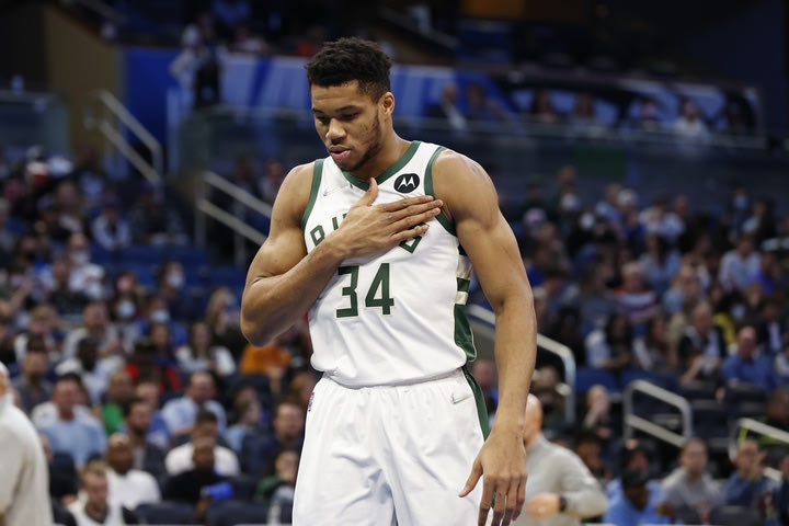 NBA, τα 5 πράγματα που μας έμειναν από την βραδιά: Το “Go Home” του Εμπίντ και τα σίγουρα χέρια του Γιάννη