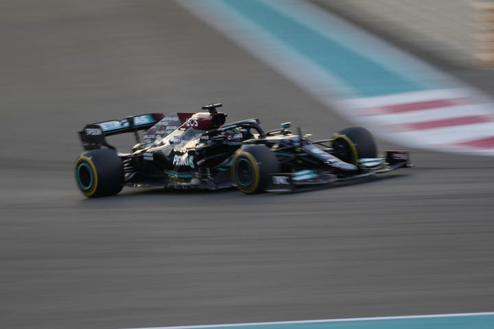 Formula 1, Άμπου Ντάμπι: Ο Χάμιλτον ανησύχησε με την τακτική της Mercedes για τα ελαστικά του