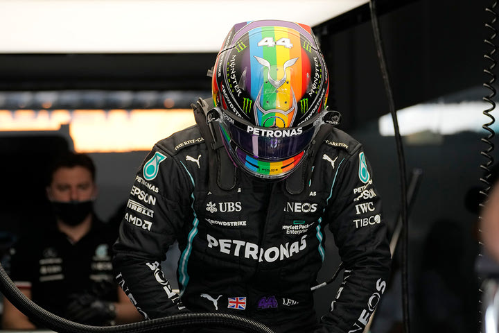 Formula 1: O Χάμιλτον μισό δέκατο ταχύτερος του Φερστάπεν στις πρώτες δοκιμές της Τζέντα
