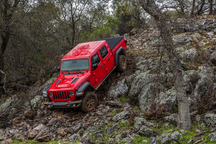 Με το pick-up Jeep Gladiator την “ακούς” παντού, χάρη στο “σκληρό” ασύρματο ηχείο του