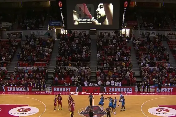 Στέβαν Γέλοβατς: Ενός λεπτού σιγή στην μνήμη του στον αγώνα Σαραγόσα – Φουενλαμπράδα