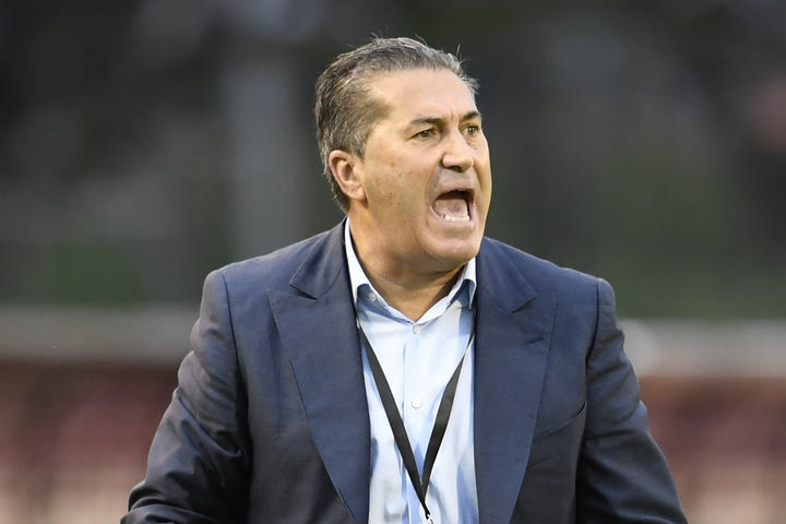 Η εθνική Νιγηρίας κάνει poll για την παραμονή του Πεσέιρο