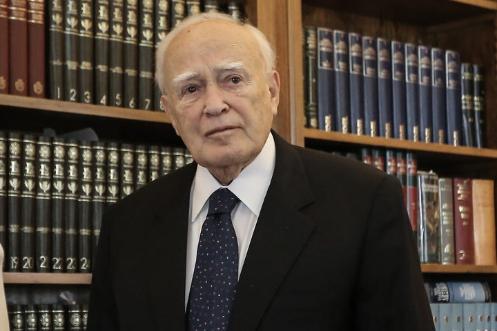 Κάρολος Παπούλιας: Όταν είχε σπάσει το κοντάρι του σε προσπάθειά του στο επί κοντώ